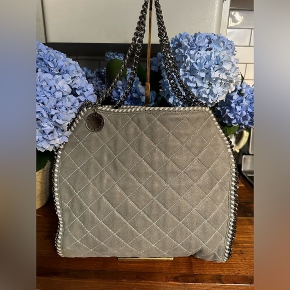 Stella McCartney large grey quilted Falabella bag. Chain detail. Authenticated